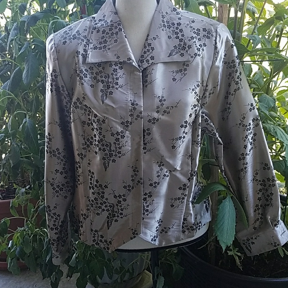 NWOT Liz Baker Goldish Silver & Black Floral Shirt